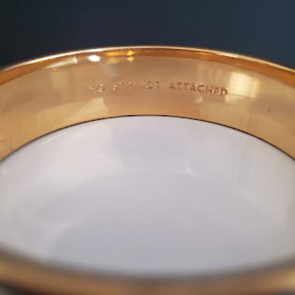 Kate Spade Idiom Bangle No Strings Attached Black and Cream Stripes Gold Plated - Picture 8 of 8